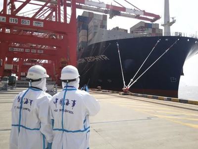 中國船員揚帆遠航 達飛萬箱級集裝箱船首次實現全套中國船員配置